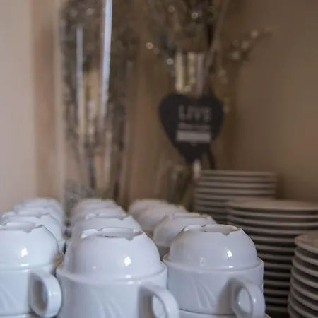 Buena Onda 酒店 佩斯基耶拉德加达